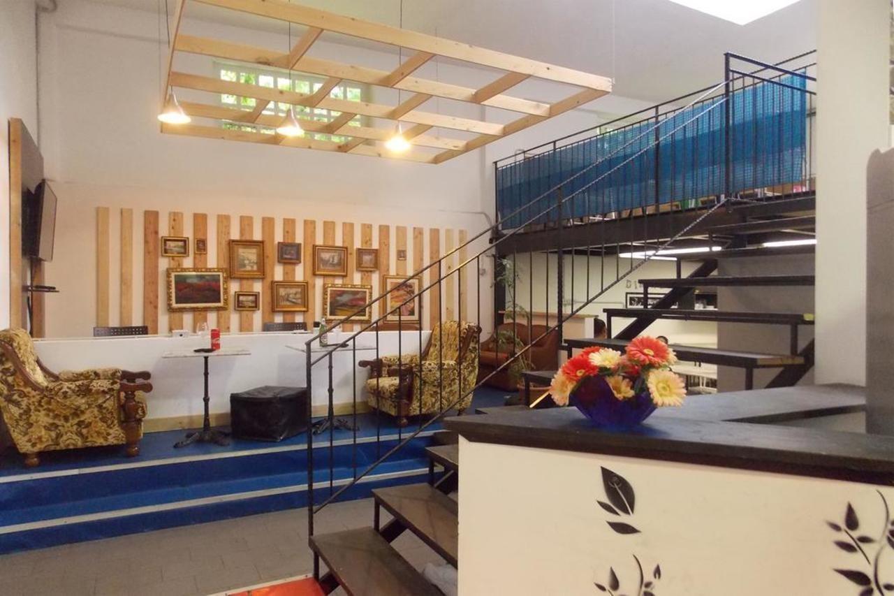 Colors Hostel 토스콜라노마데노 외부 사진