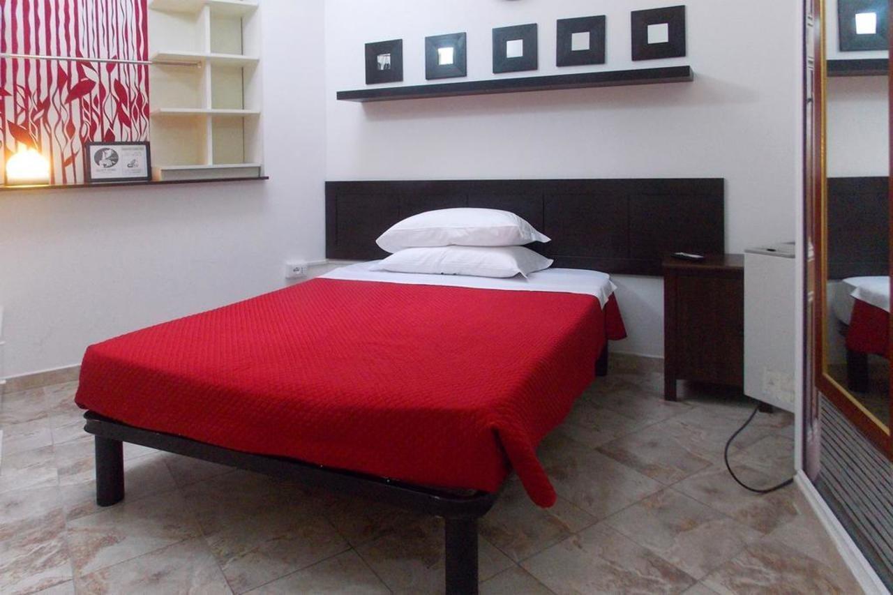 Colors Hostel 토스콜라노마데노 외부 사진